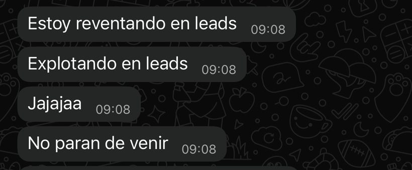 Mensajes de un cliente: estoy reventando en leads. Explotando en leads. No paran de venir.